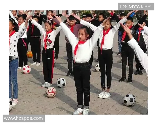 足球操热力全开足球星宝贝闪耀赛场尽显青春与运动风采